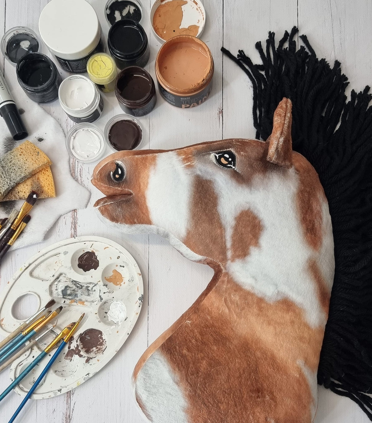 Horse on a stick Super Hobby Horse Premium - tobiano bay horse with a black mane A3