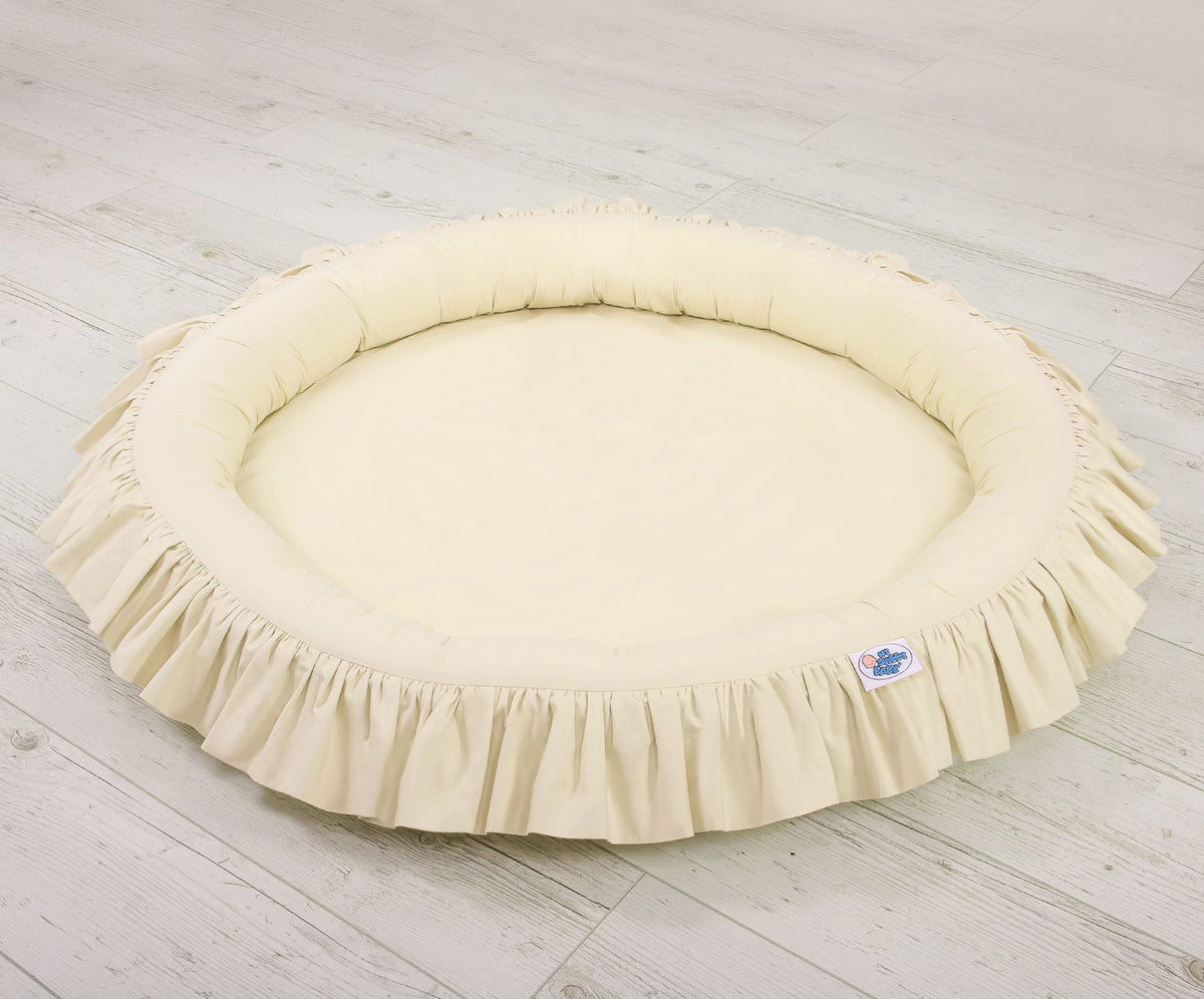 Nest with flounce - cream