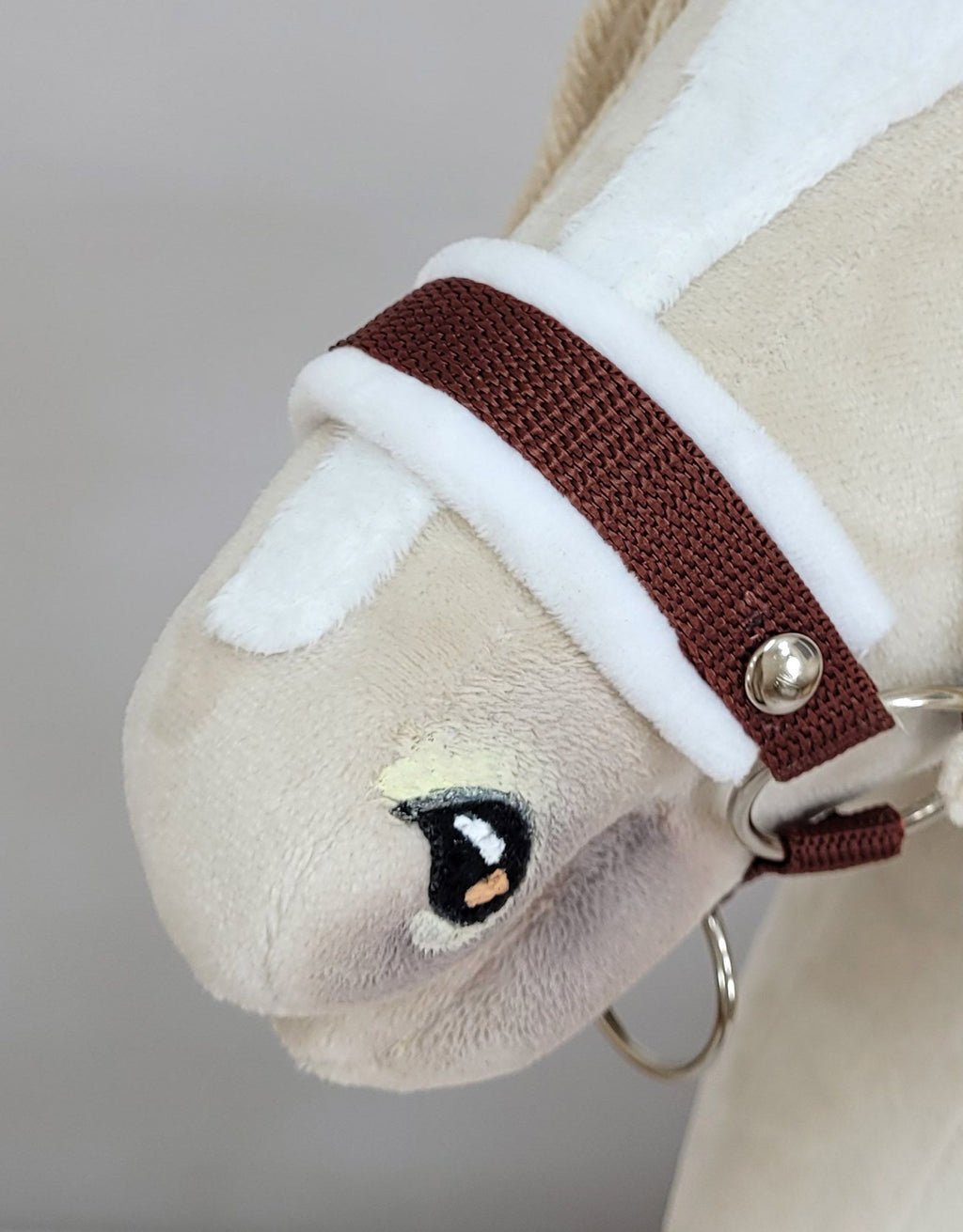 The adjustable halter for Hobby Horse A3 - braun with white furry