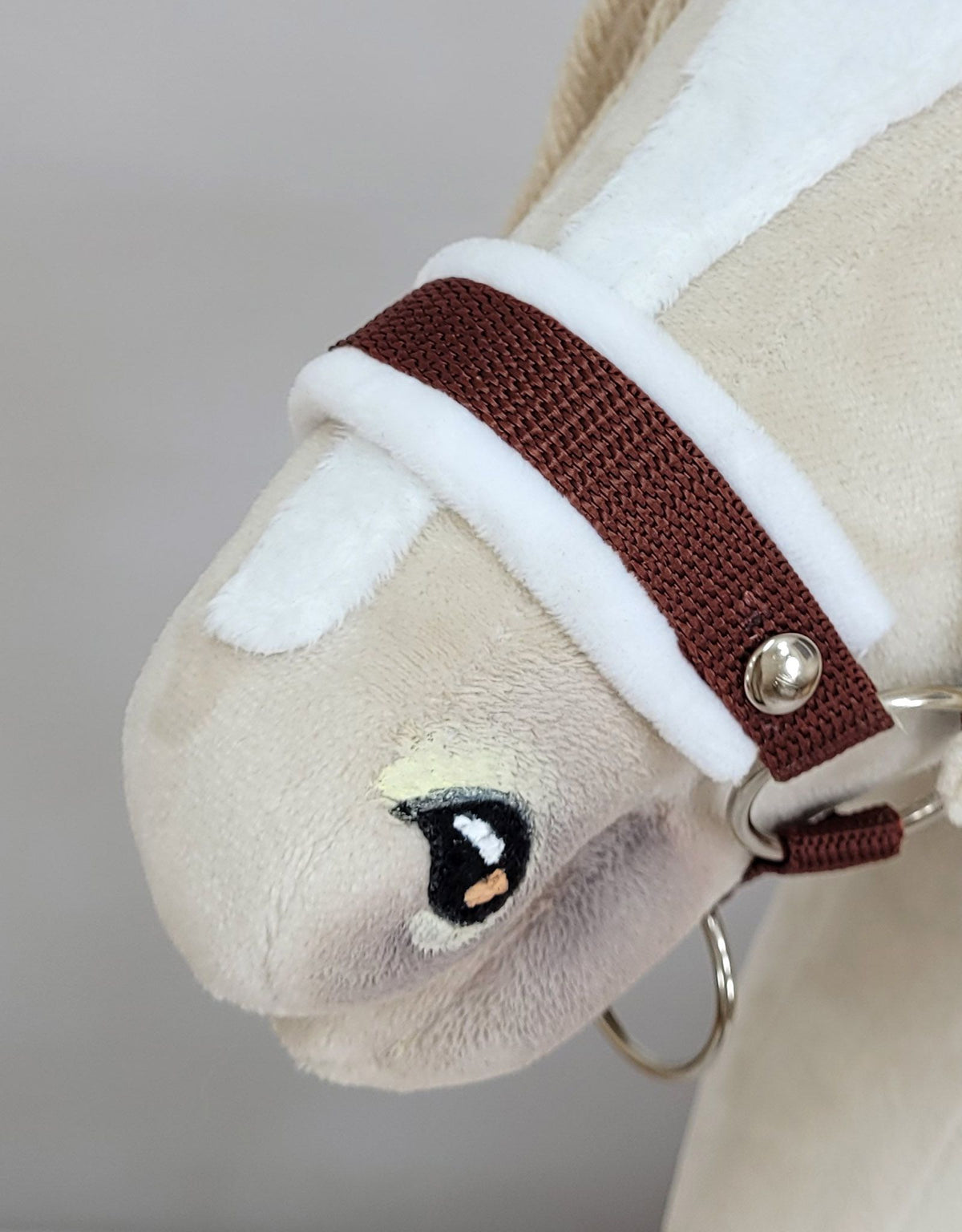 The adjustable halter for Hobby Horse A3 - braun with white furry