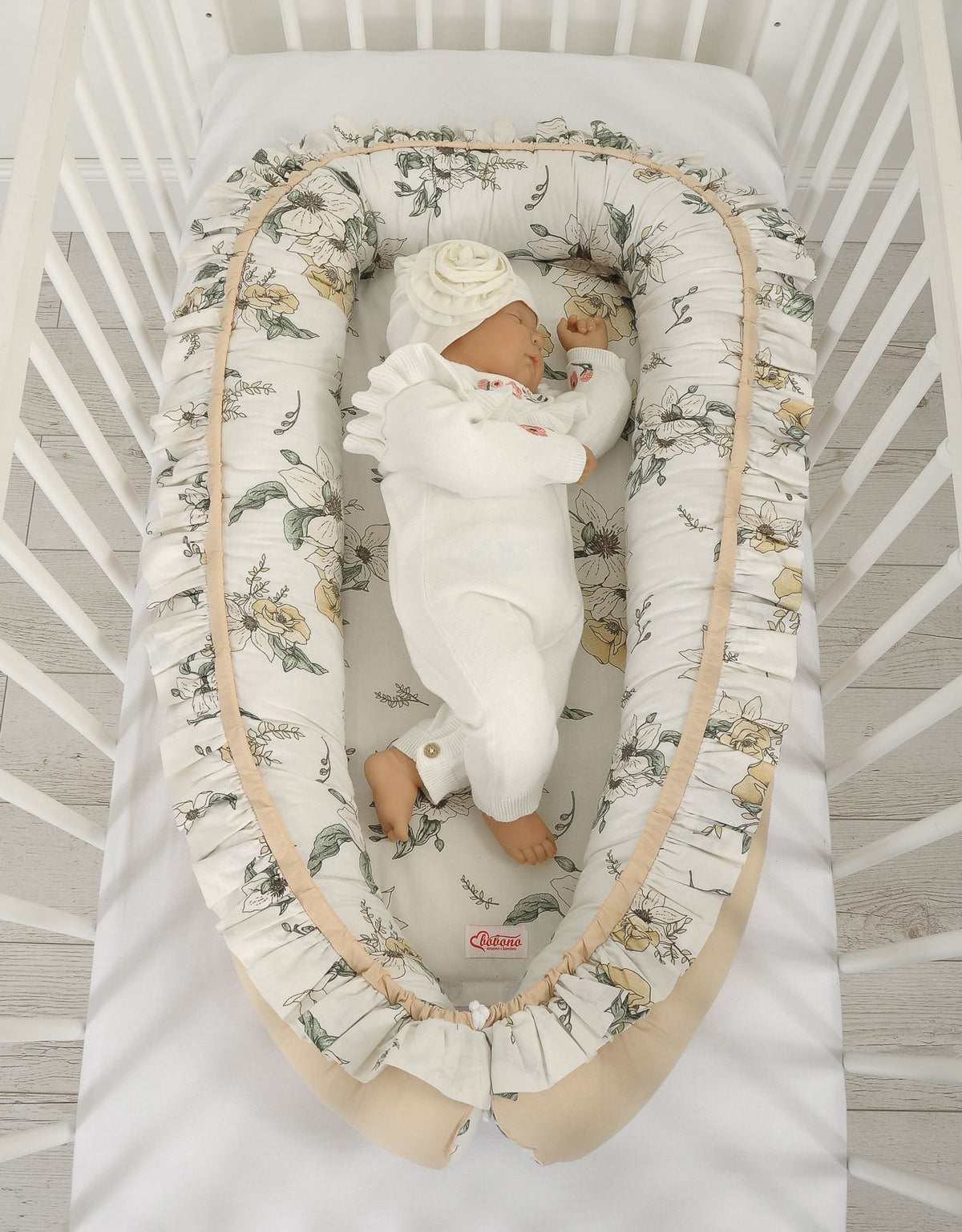 Baby nest Premium Cocoon for infants with a ruffle - Clematis on beige
